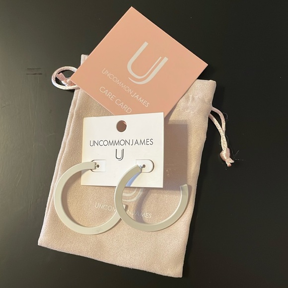 Uncommon James White Earrings - Picture 1 of 2